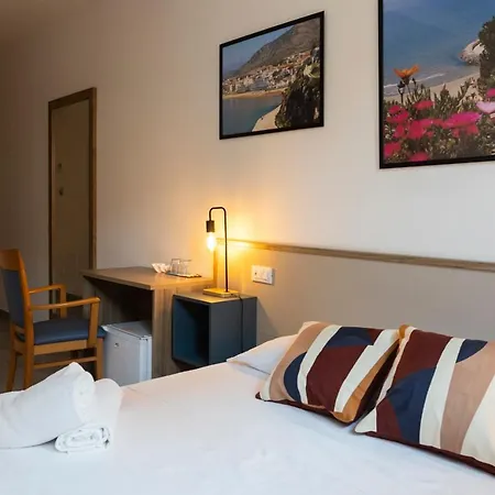 Center Hotel *